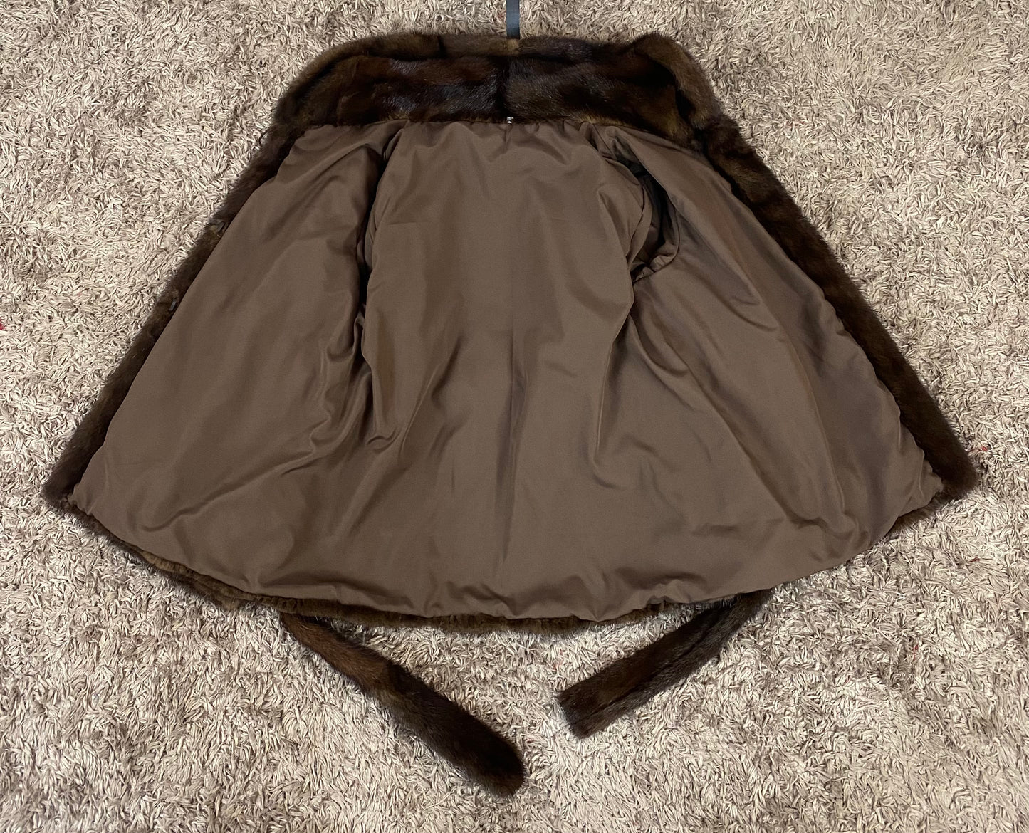 Giacca in Visone con cintura e cappuccio