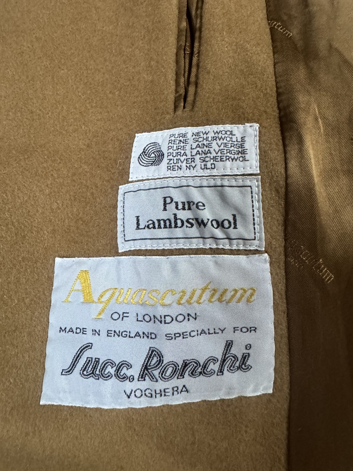Cappotto Aquascutum in lana color cammello